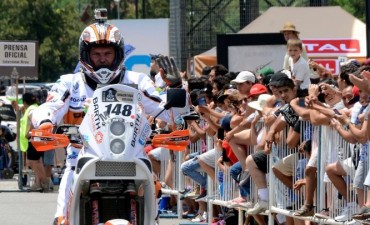 Tras la suspensi&oacute;n, se larg&oacute; la acci&oacute;n cronometrada en el Dakar