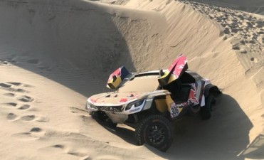 Etapa 5: Peterhansel estiró la diferencia en autos y el español Barreda ganó en motos