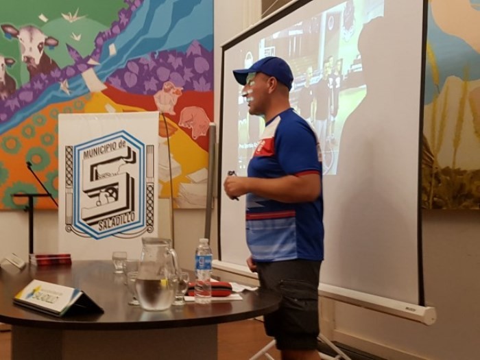 Jordi Sampietro dio charla en Saladillo