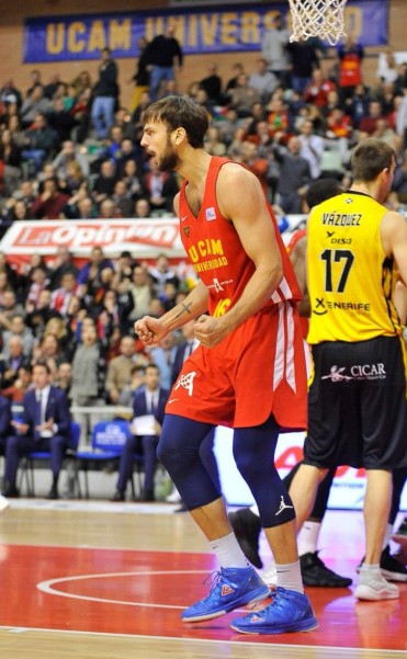 Buen juego de Marcos Delía en el triunfo del Murcia ante Tenerife