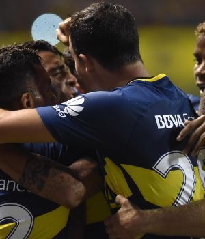 Boca le ganó a Colón, y sigue como único líder