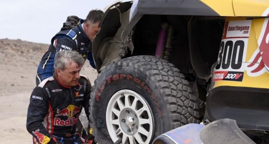 Joan Barreda y Carlos Sainz afuera del Dakar 2019