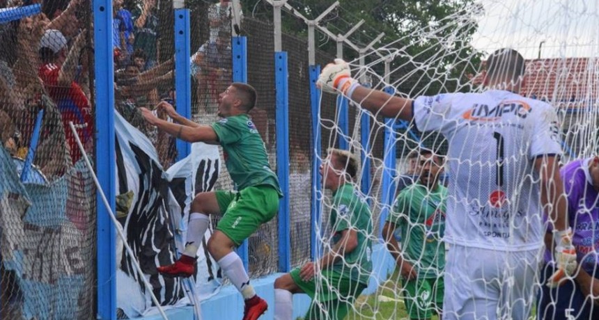 Ferro debutó en el Regional con una victoria