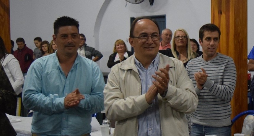 Club Defensores de Del Carril festejó el campeonato de fútbol