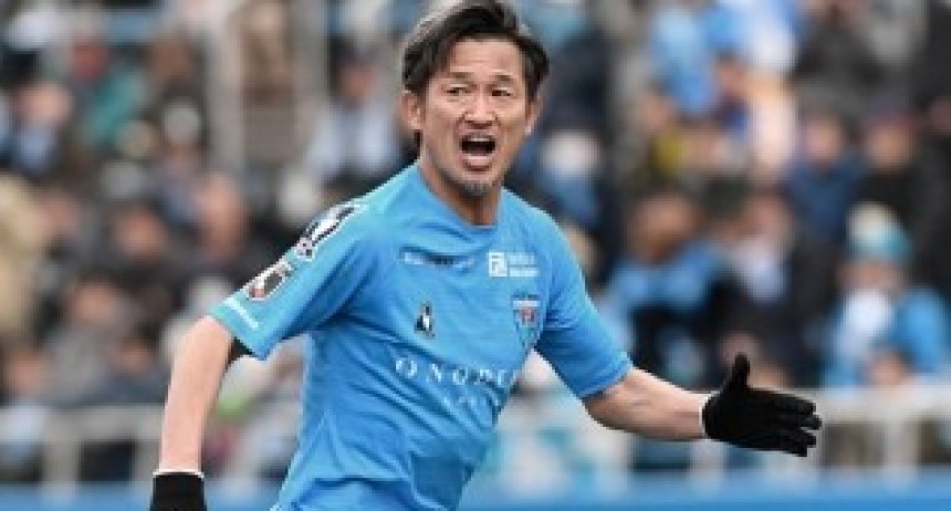 Yokohama le renovó el contrato a un delantero de casi 53 años
