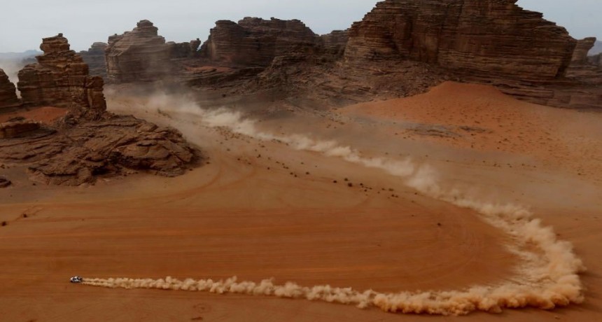 Al Rajhi ganó la etapa 10 del Dakar 2021 y Peterhansel sigue como líder