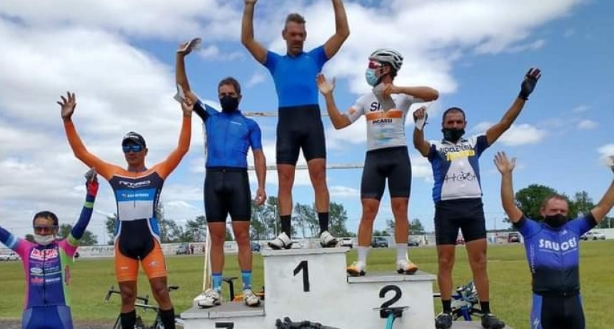 Hubo ciclismo en Azul con presencia de saladillenses