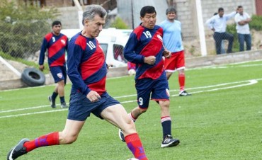 'Escracharon' a Macri en un partido de fútbol: Silbidos, abucheo y 