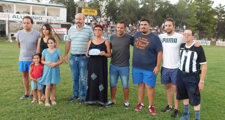 Homenaje a Polo Ramundo en el Santiago Salas