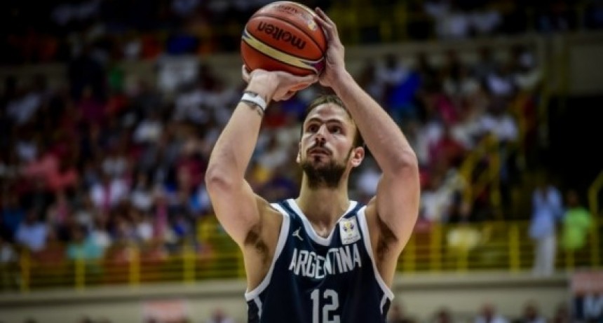 El saladillense con asistencia perfecta en la selección argentina de Basquet