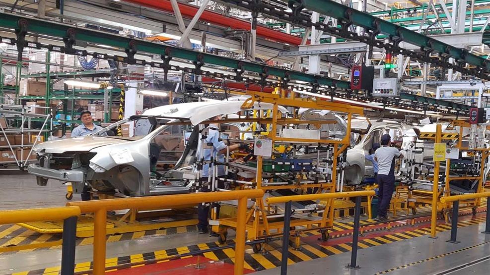 Pésima noticia para lo trabajadores de SMATA: en enero la producción automotriz se desplomó casi 40 puntos respecto de diciembre 