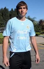 Una historia “de película” y un viaje de 8 mil kilómetros: lo que no se sabe de la primera citación de Dibu Martínez a la selección argentina