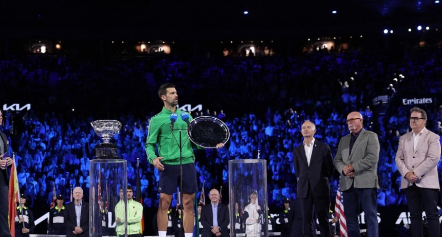 El cruce entre Djokovic y Rafael Nadal en la final del Australian Open: del gesto en medio del partido al emotivo discurso