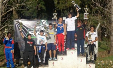 Victorias de Mart&iacute;nez y Tiberi en el inicio del campeonato