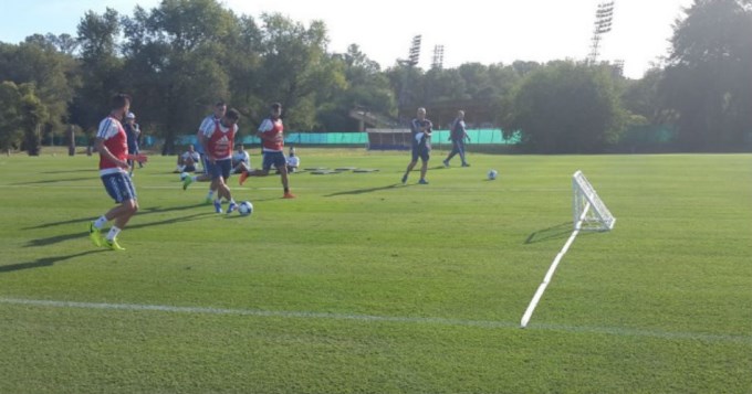 Argentina trabaja pensando en Chile y a la espera de Messi 