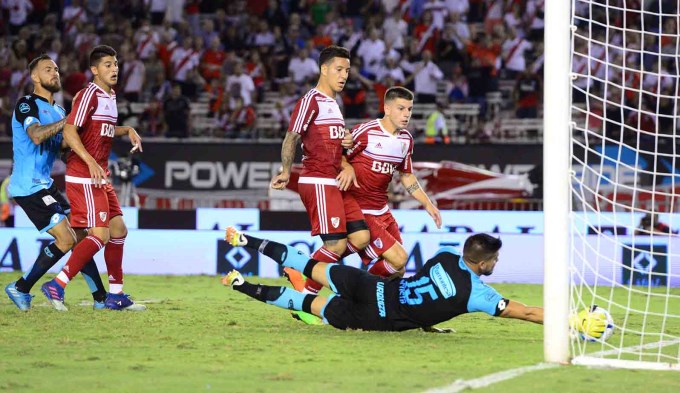 El increíble gol que se perdió Andrade con el arco vacío