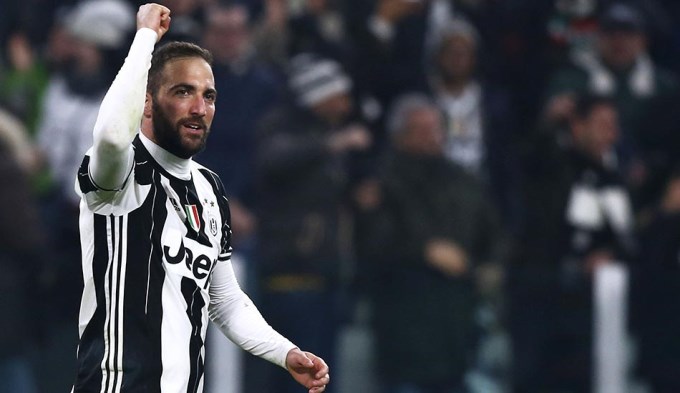 Higuaín volvió a embocar al Nápoli y no lo gritó