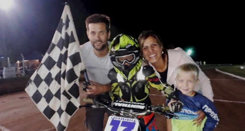 Lucio Branca campeón del Torneo Nocturno en Minimotos
