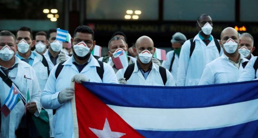 Médicos cubanos llegaron a Italia para ayudar con el Covid-19
