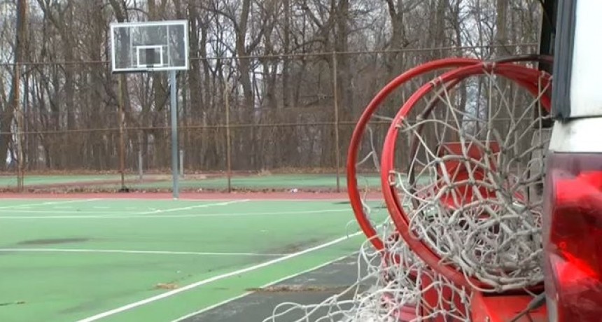 Más de 1700 canchas de básquet fueron desarmadas de los parques infantiles de Nueva York