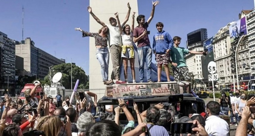 En el 2000 estuvieron en Saladillo: Volvió la Familia Zapp que dio la vuelta al mundo en auto en 22 años