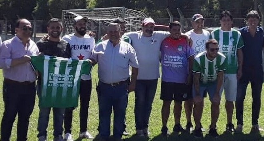 Fútbol: Deportivo Cazón presento indumentaria