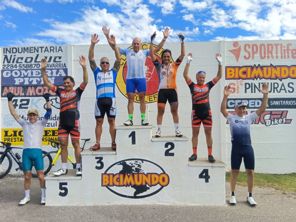 Ciclismo: Saladillenses corrieron en la pista de Azul 