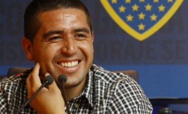 Riquelme podr&iacute;a  retornar al f&uacute;tbol en el extranjero