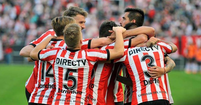 Estudiantes busca su primera victoria en la Copa ante el último campeón