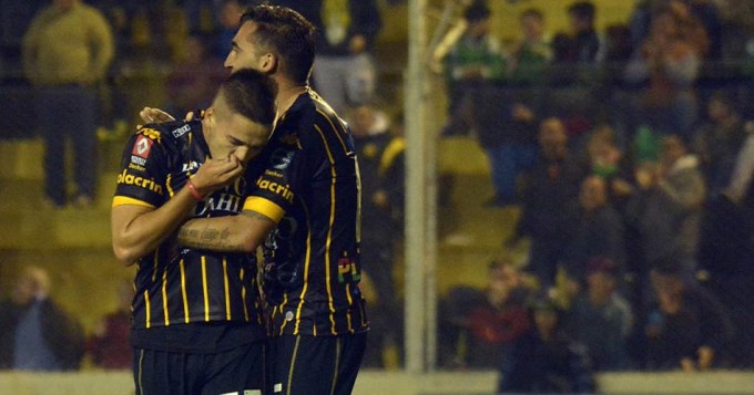 Olimpo ganó un partidazo en Paraná y salió del descenso