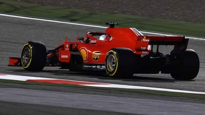 Vettel se quedó con la pole en Sahkir