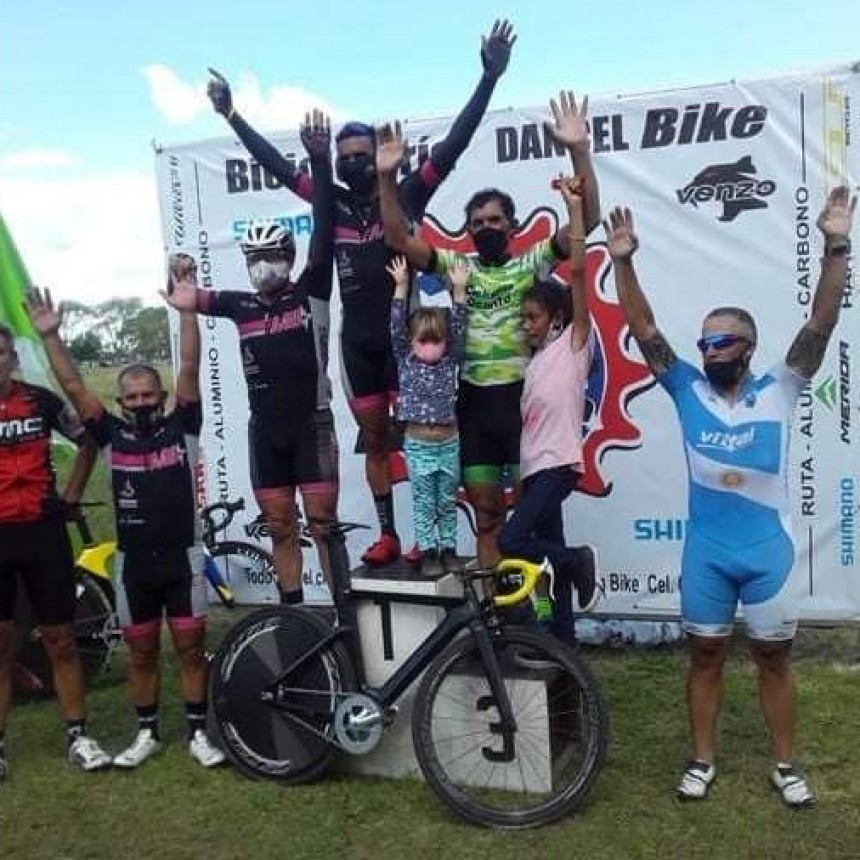 Triunfo de la saladillense Melina Dhan en la vuelta del Ciclismo en Tapalque