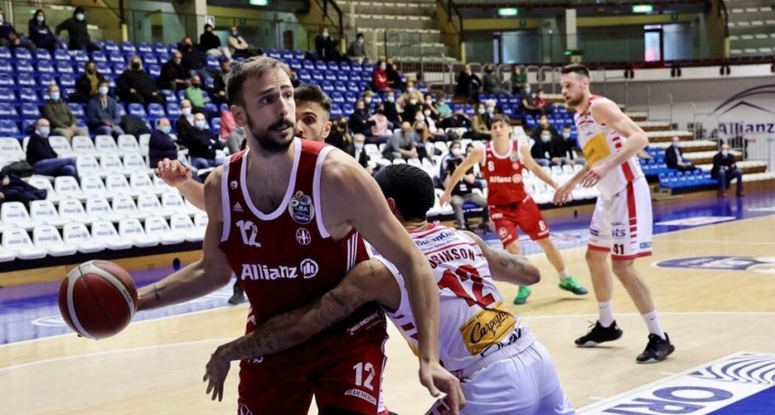 Gran juego de Marcos Delía en la victoria ante el Pesaro