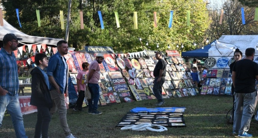 SE REALIZÓ EN POLVAREDAS LA PRIMERA “CLÁSICA RETRO AUTOJUMBLE”