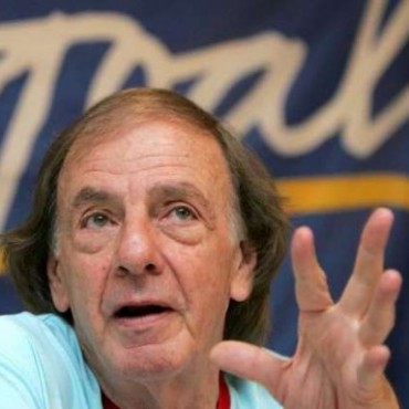 Cesar Luis Menotti: "Si los jugadores est&aacute;n parados pueden jugar, no est&aacute;n muertos"