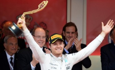 F&oacute;rmula Uno: por un error del equipo Mercedes, Nico Rosberg gan&oacute; en M&oacute;naco