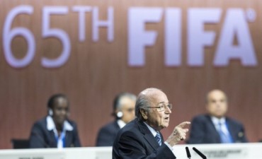 La FIFA elige hoy presidente en medio del esc&aacute;ndalo de corrupci&oacute;n