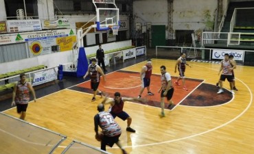 Maxi Saladillo le gan&oacute; a Social de Chacabuco 66 a 56