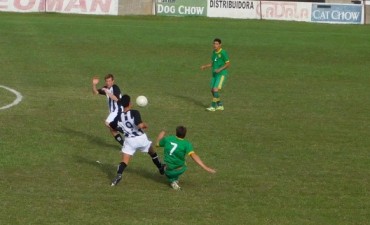 Huracán goleo a La Lola 4 a 1 y se aferra a la punta en primera división