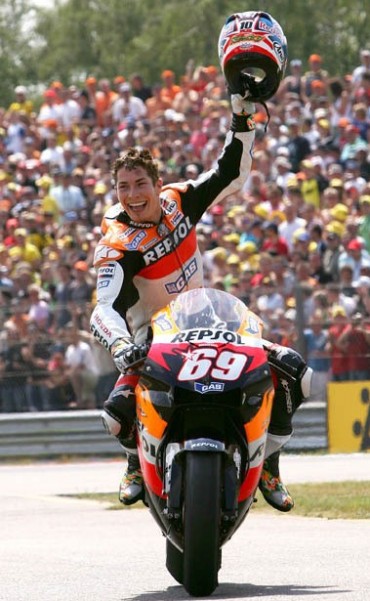 Grave accidente del piloto Nicky Hayden en Italia