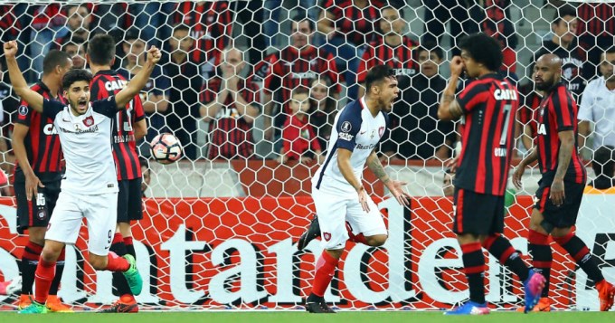 El Ciclón ganó en Curitiba y quedó como escolta