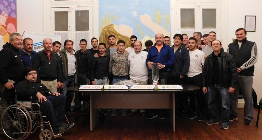El intendente de Saladillo recibió al equipo y cuerpo técnico campeón del Torneo Federal C