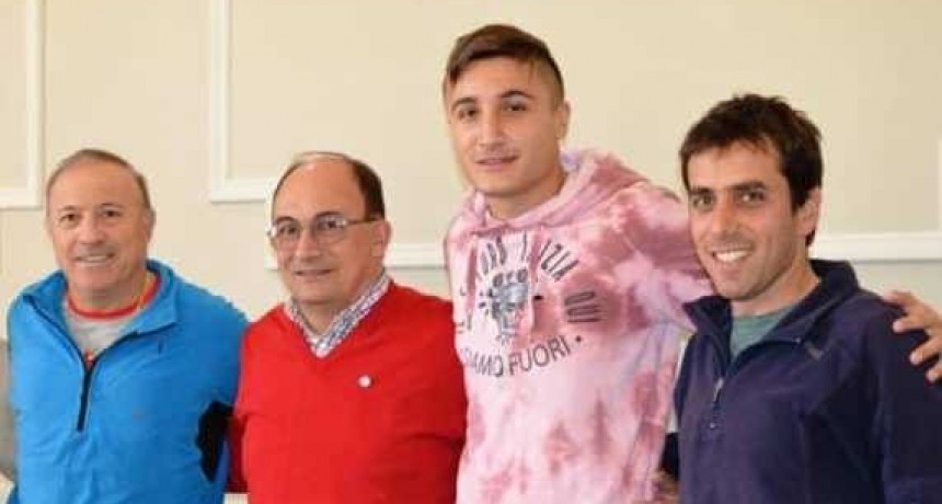 Nahuel Tenaglia recibió el premio “Embajador Deportivo de Saladillo 2017”