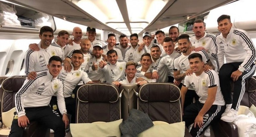 Miles de personas despidieron a la Selección Argentina en Ezeiza