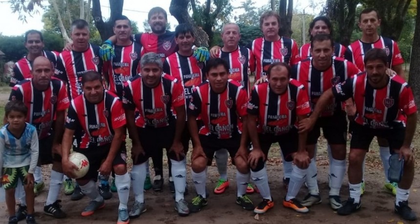El Deportivo Cazón puntea en el Torneo de Veteranos