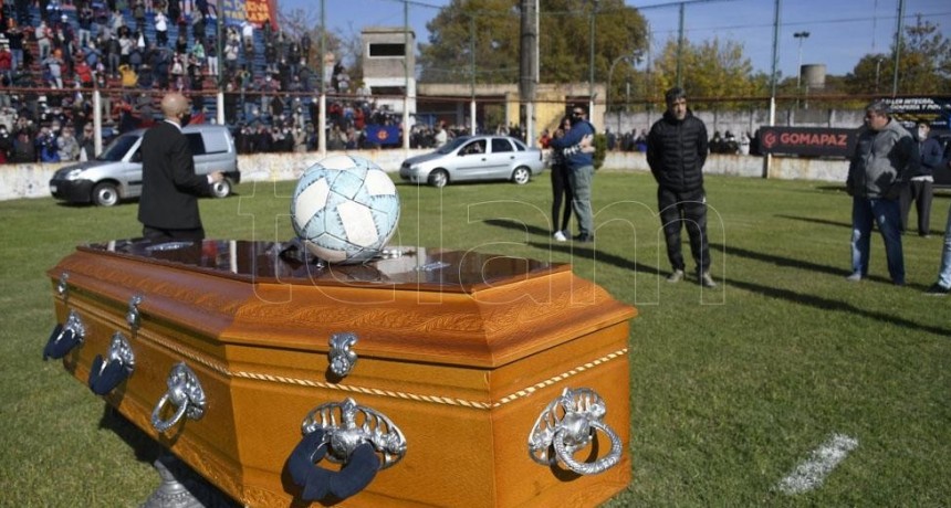 Un millar de hinchas despidió al 