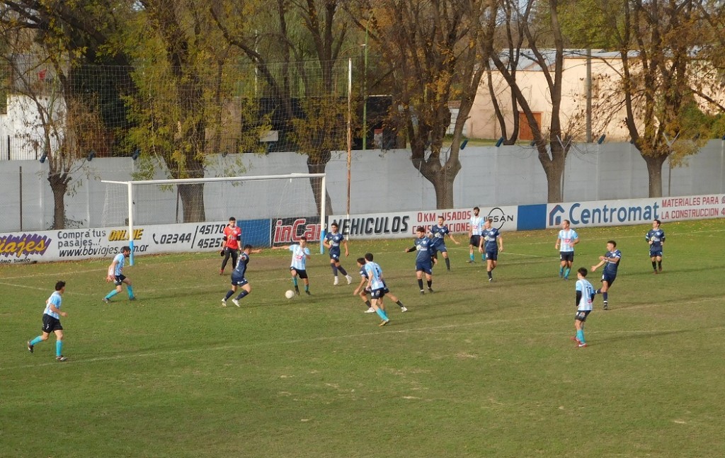 Fútbol: Argentino le ganó a Del Carril y sigue primero en el Torneo Apertura 
