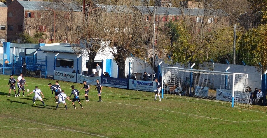 F&uacute;tbol: Comercio le sac&oacute; el invito a Argentino en el Adolfo Canteli