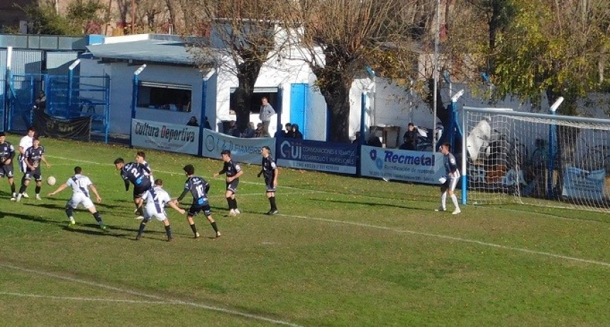 F&uacute;tbol: Comercio le sac&oacute; el invito a Argentino en el Adolfo Canteli