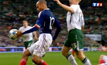 La FIFA soborn&oacute; a Irlanda para que no denunciase la mano de Henry
